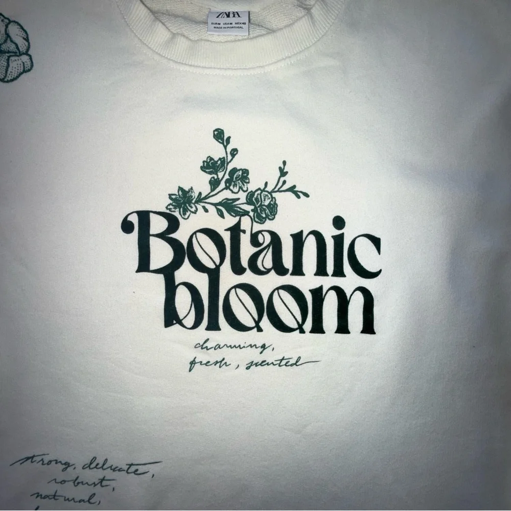 Zara White Botanic Bloom Crewneck Sweater Medium